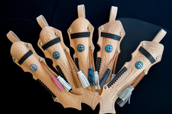 <b>INDIVIDUAL TASSEL</b><br>The tassel decorations on the scabbard are of varying colors, from old factory stock.