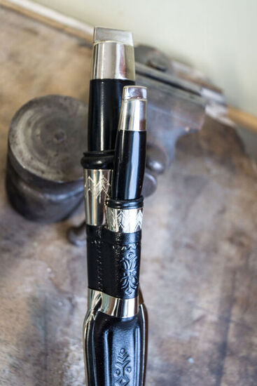 Härmän puukko kaksineuvoinen tanhukahvoilla, musta/uushopea