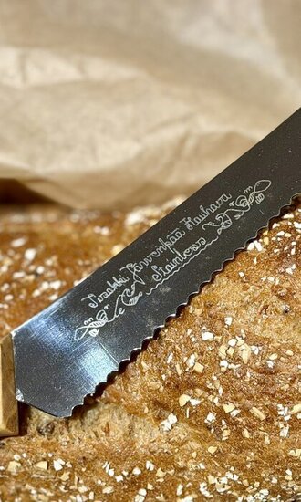 Leipäveitsi visakahvalla