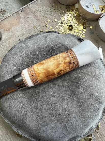 Luu-uniikki Knife