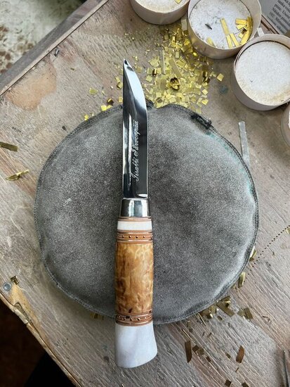Luu-uniikki Knife